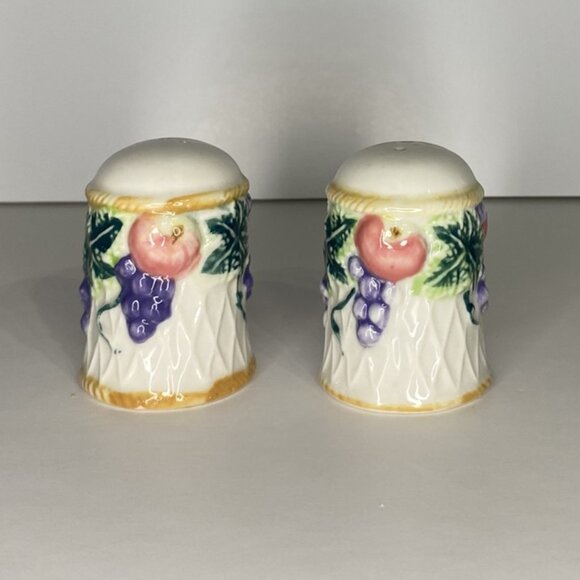 Grapes & Apples Fruit Salt & Pepper Shakers - Picture 3 of 7